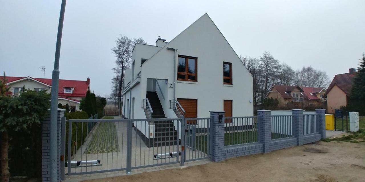 Apartament Z Ogrodkiem トシェンサチ エクステリア 写真