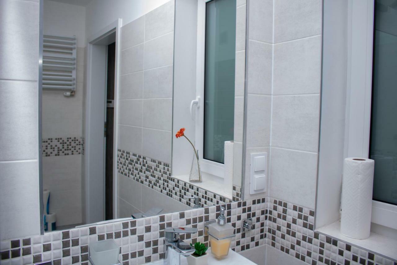 Apartament Z Ogrodkiem トシェンサチ エクステリア 写真